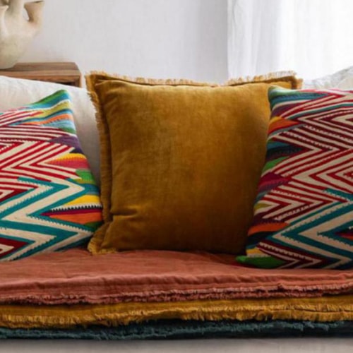 Coussin à frange en velours jaune safran 30 x 50 cm - Fara