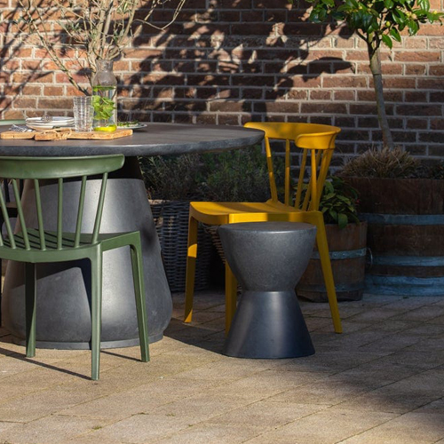 Tabouret design sablier en fibre de terre cuite aspect béton - Dover