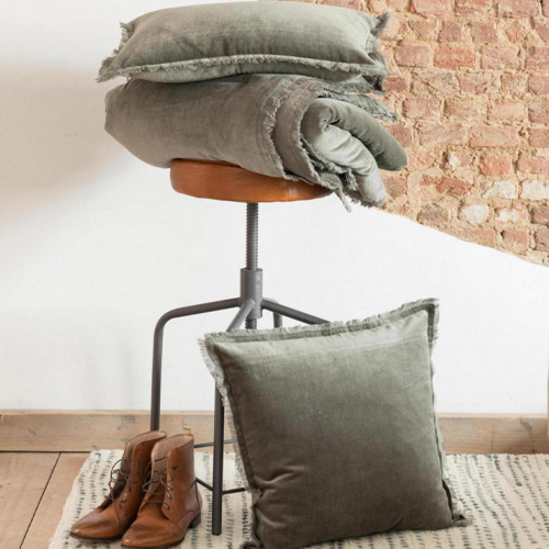 Jeté de lit en velours Vert thym 260 x 260 cm - Fara
