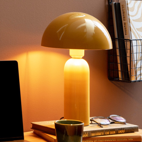 Lampe à poser en métal jaune ocre - Atrayente