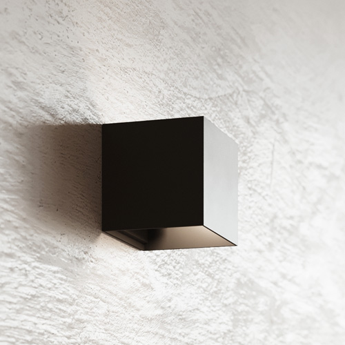 Applique cubique pour l'extérieur en aluminium noir - Luca