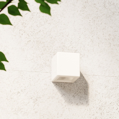 Applique cubique en céramique blanche - Nesta