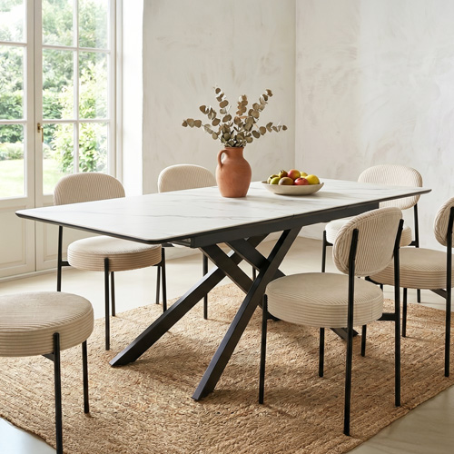 Table à manger rectangulaire extensible 6/8 pers. en céramique effet Marbre blanc et piètement noir 160/200x89,5 cm - Sivas