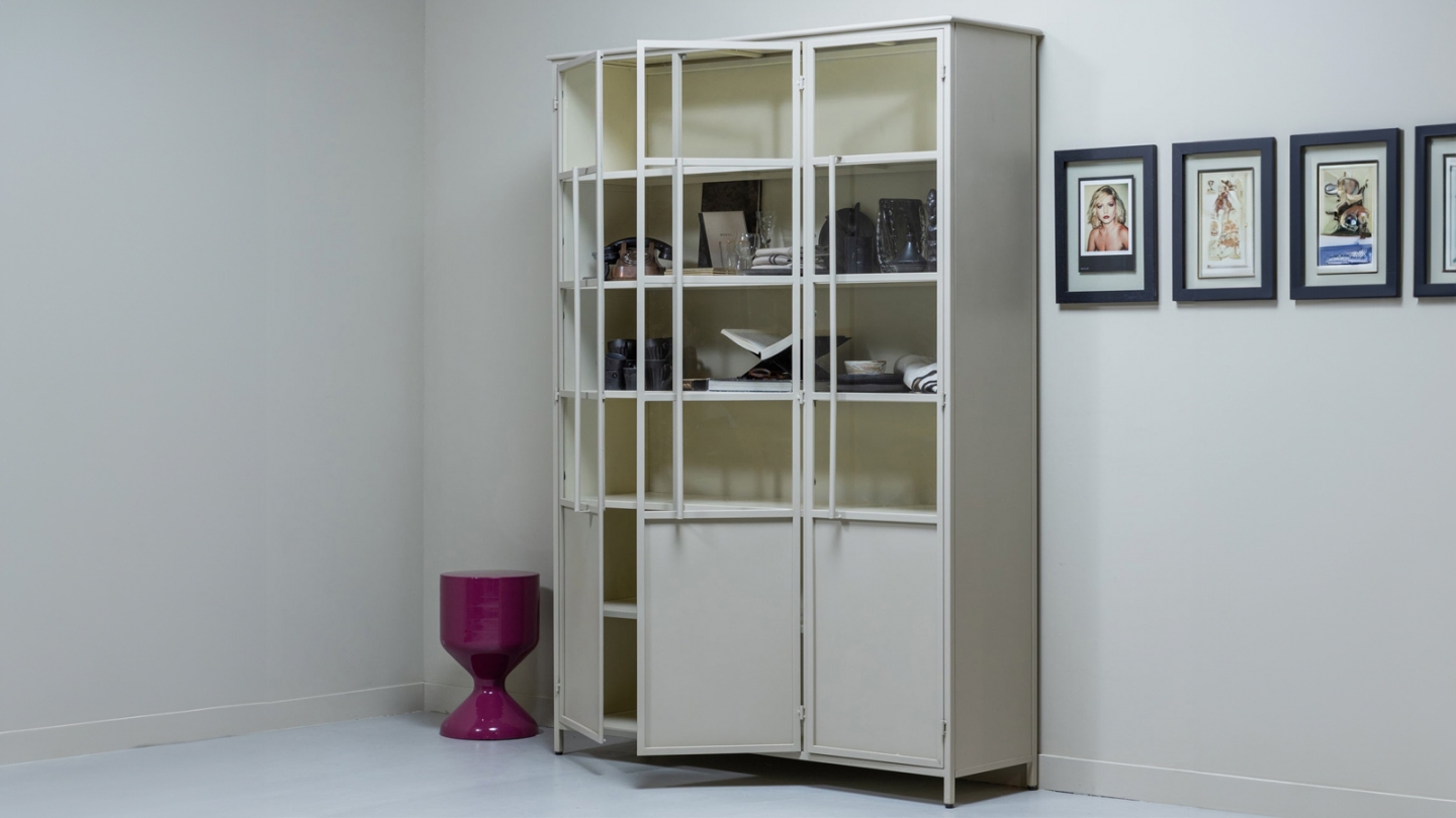 Vaisselier 3 portes en métal beige sable 142 cm - Exhibit