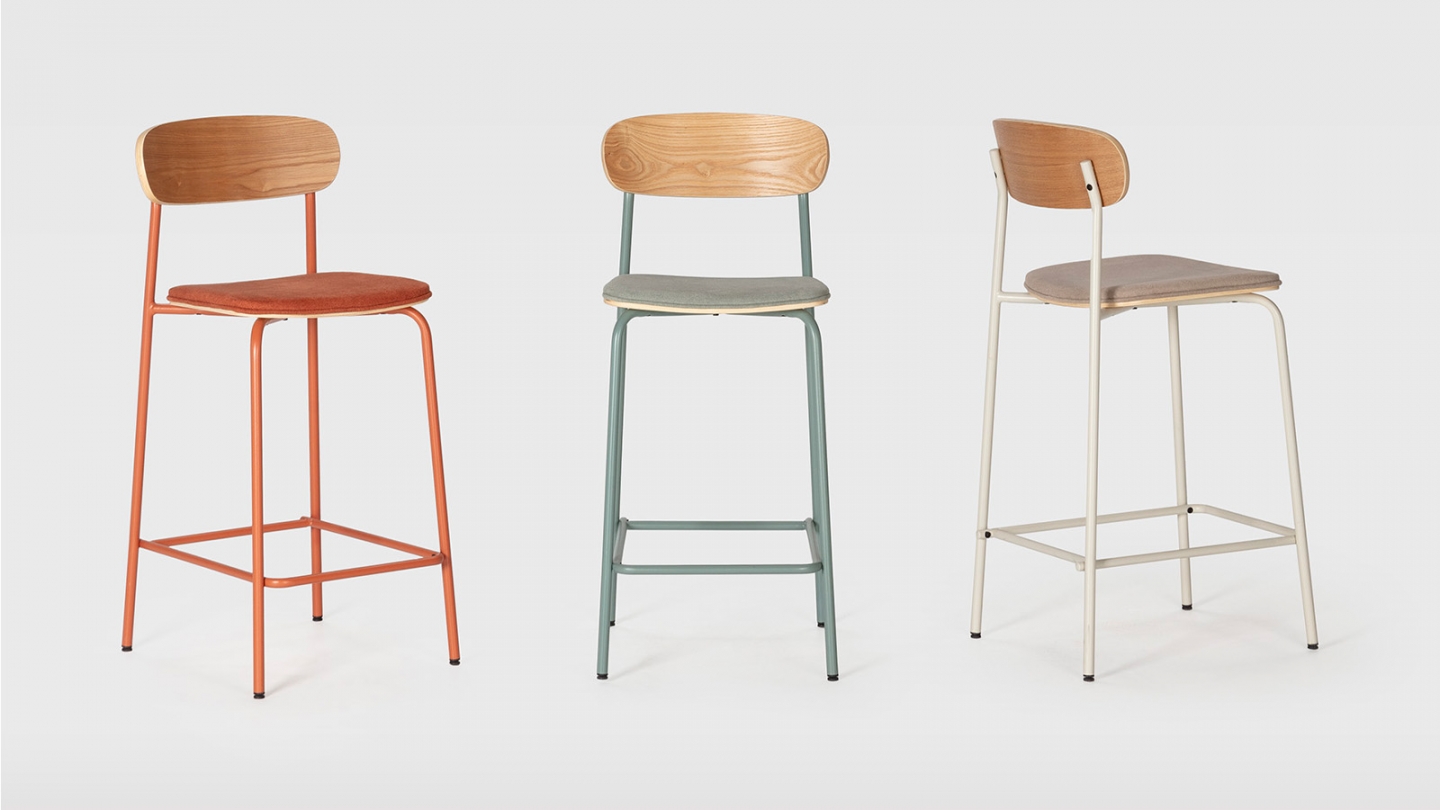 Lot de 2 tabourets de bar en tissu terracotta et effet bois - Svala