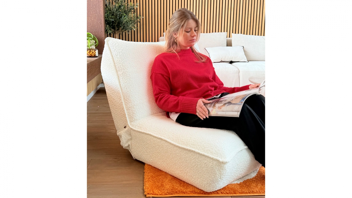 Fauteuil lounge en tissu bouclé beige - Matis