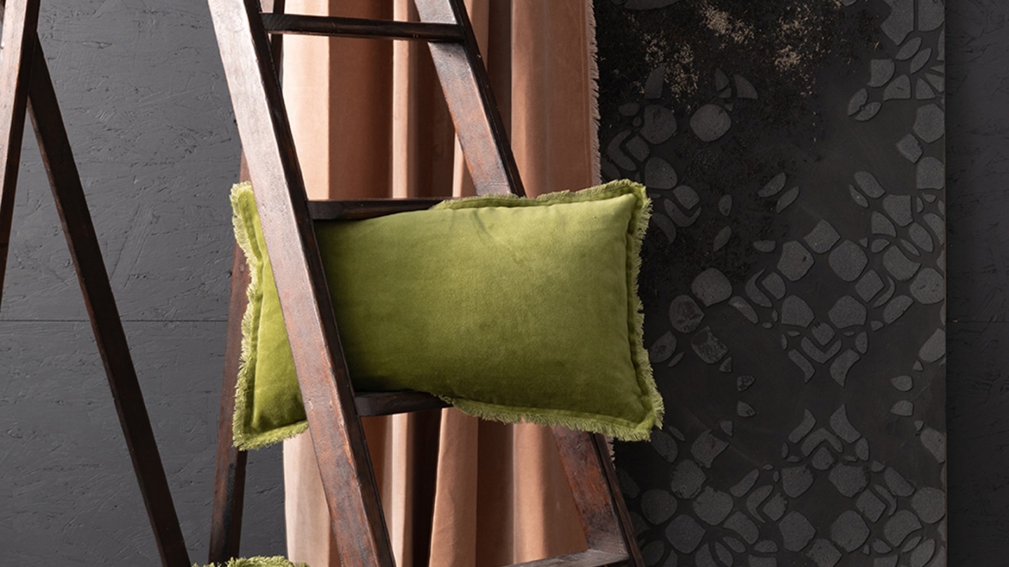 Coussin à frange en velours vert eucalyptus 30 x 50 cm - Fara