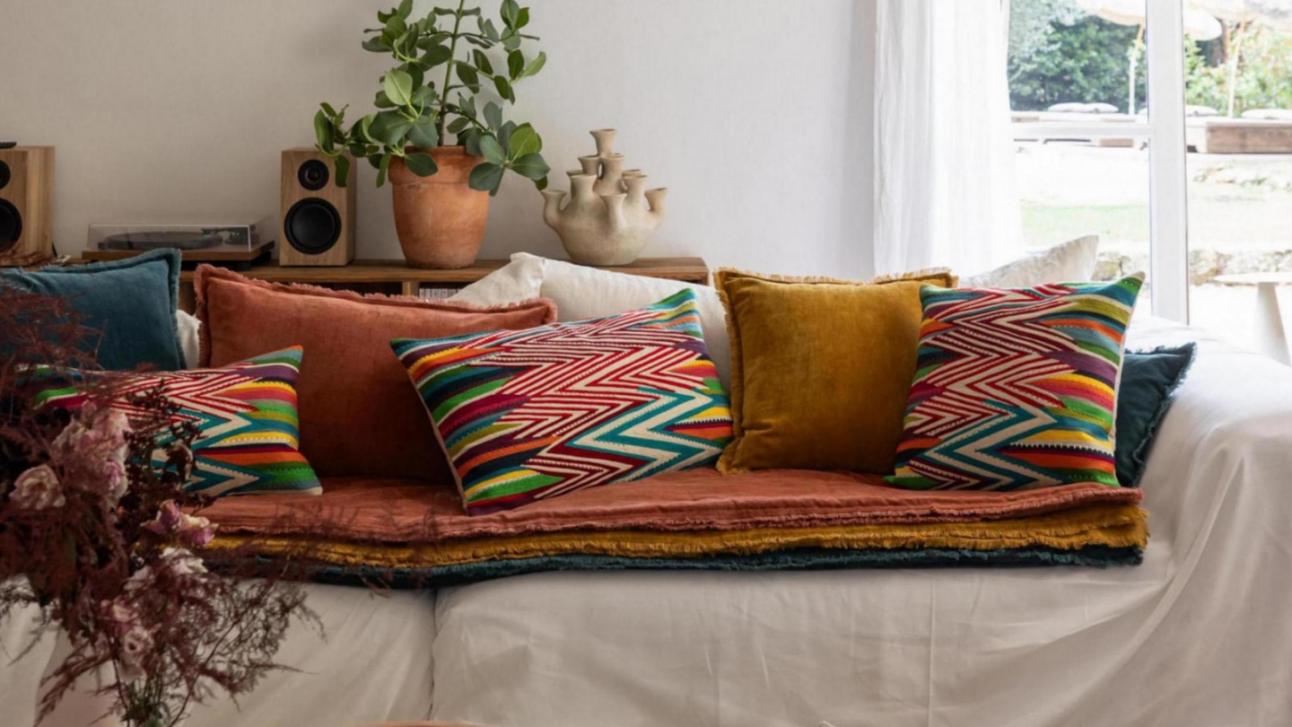 Coussin à frange en velours jaune safran 45 x 45 cm - Fara