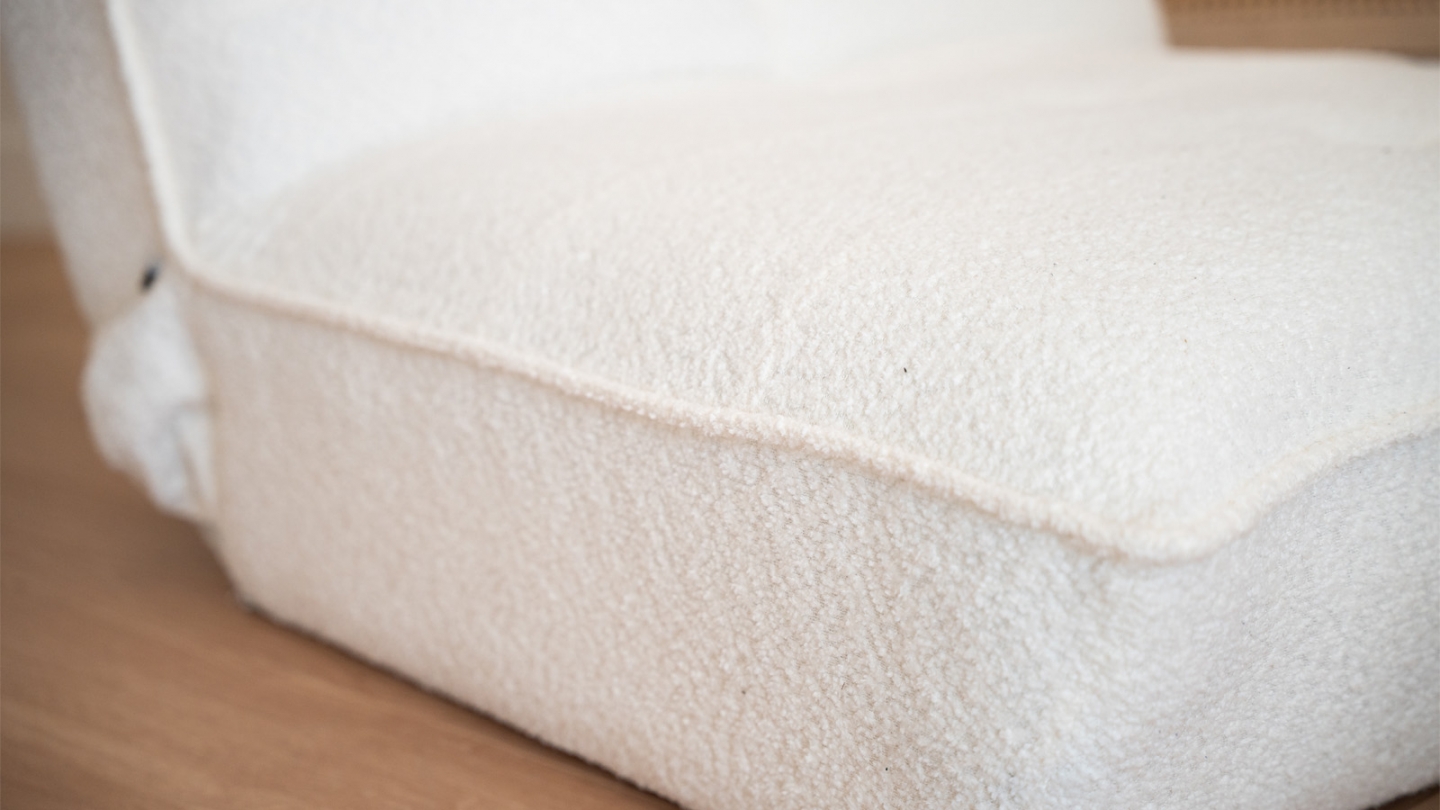 Fauteuil lounge en tissu bouclé beige - Matis