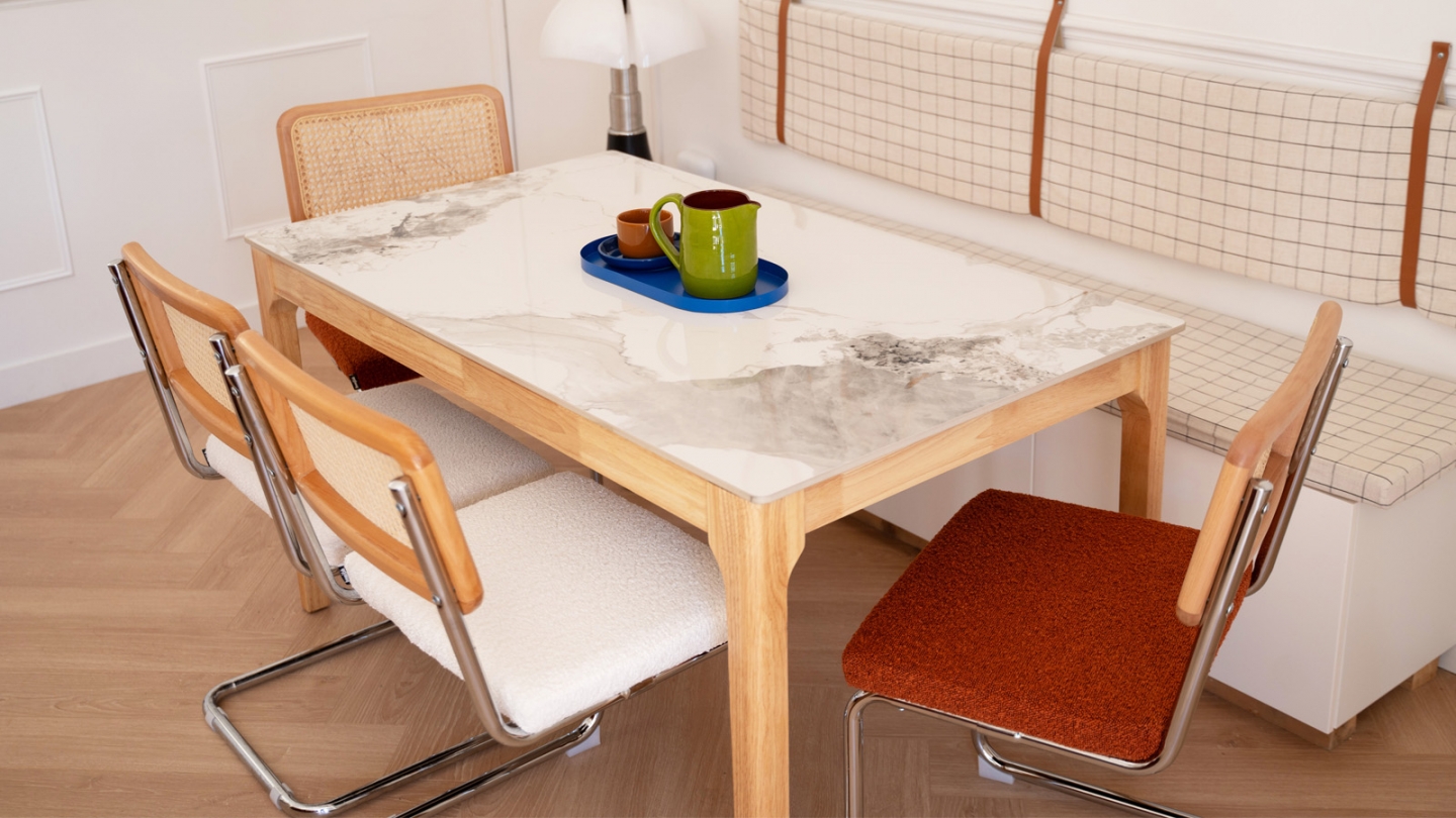 Table à manger en céramique effet marbre, piètement bois 140 cm - Sally
