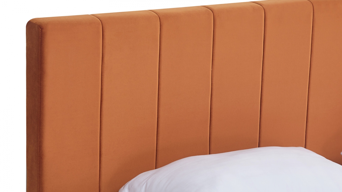 Lit adulte 90x190 cm avec tête de lit capitonnée en velours terracotta - William