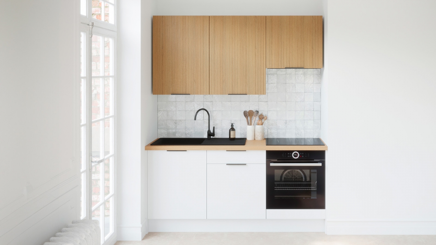 Ensemble de 6 meubles de cuisine - L. 185 cm - blanc et chêne clair cannelé - Cannele
