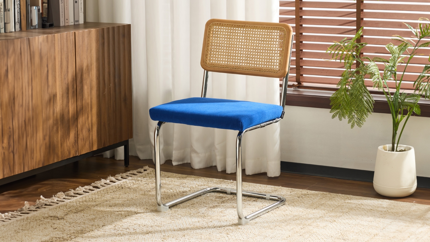 Lot de 2 chaises en cannage velours côtelé bleu électrique et métal chromé - Muse