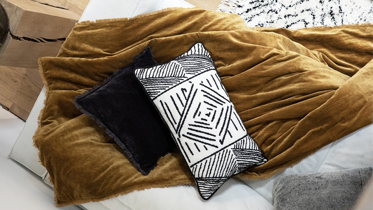 Jeté de lit en velours ecru 260 x 260 cm - Fara