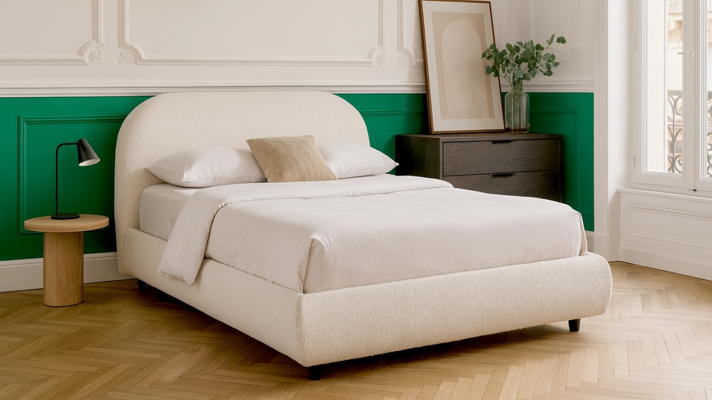 Lit adulte 140x190 cm avec sommier et tête de lit matelassée en tissu bouclé beige - Maddie