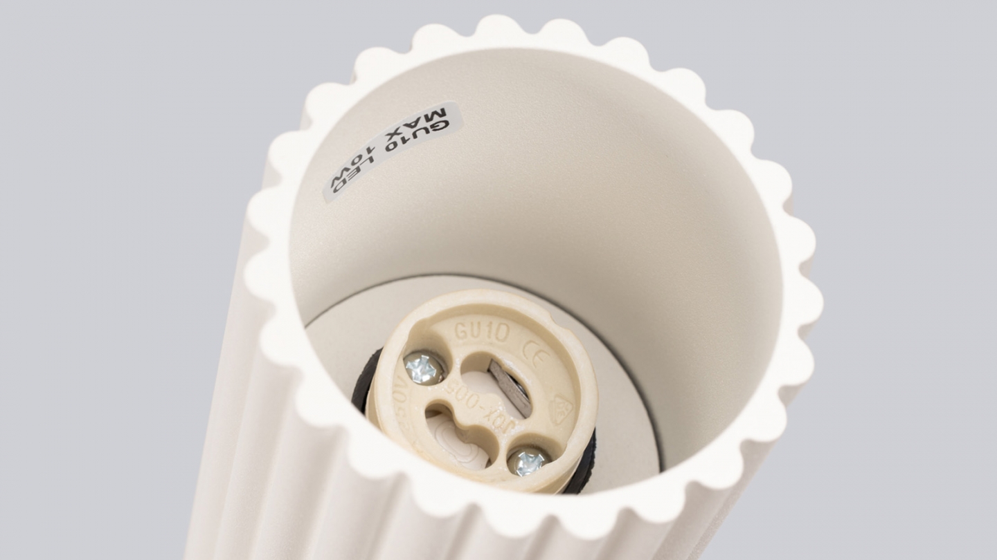 Plafonnier en aluminium cannelé 20 cm beige - Karbon Plafonnier en aluminium cannelé 20 cm beige - Karbon