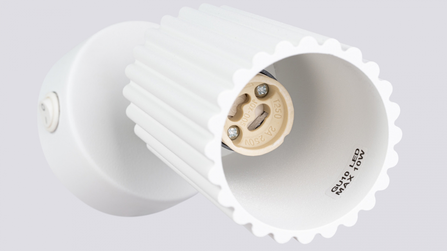 Applique en aluminium cannelé blanc avec interrupteur - Karbon