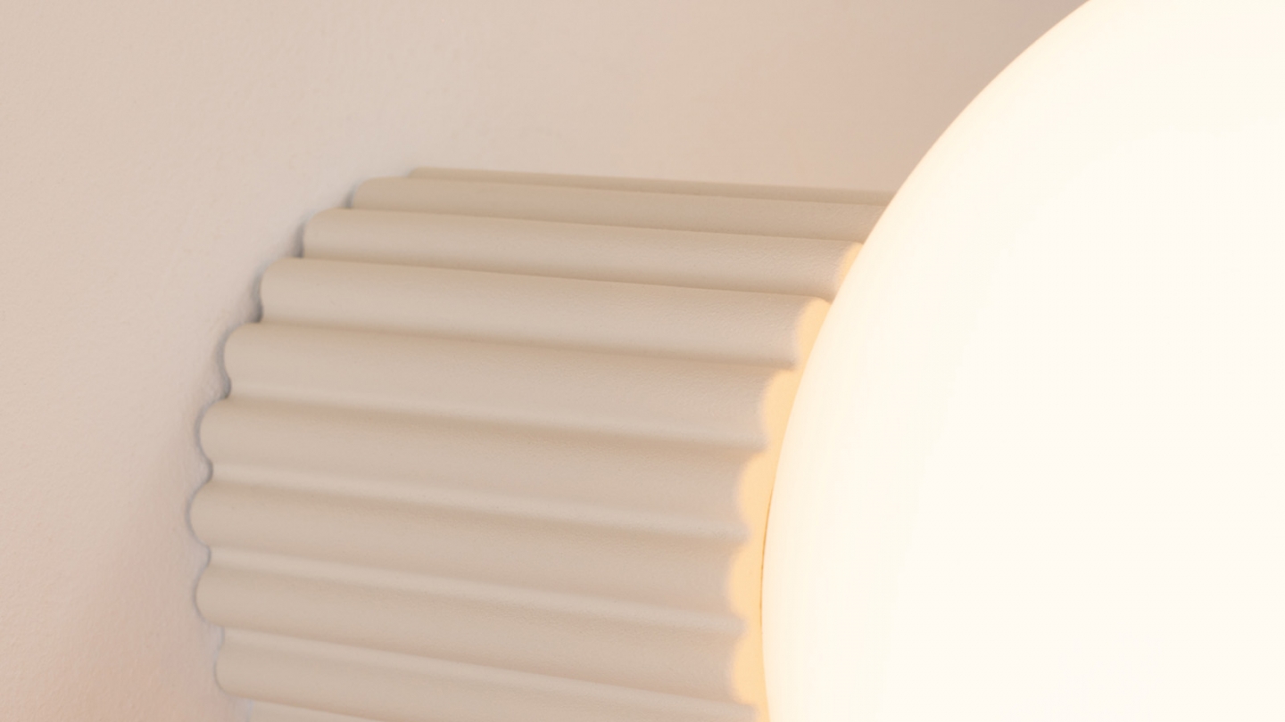 Applique en aluminium cannelé beige - Halo