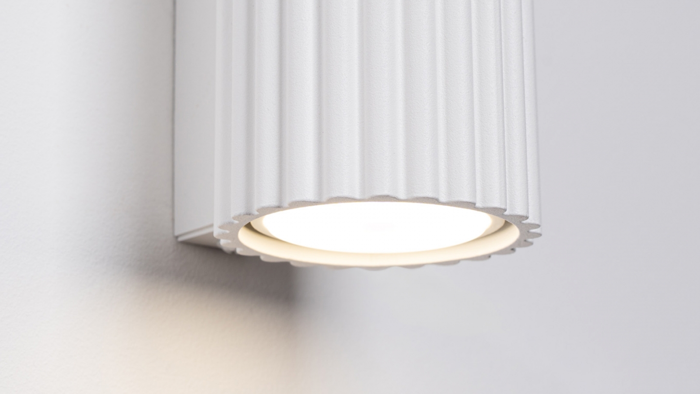 Applique en aluminium cannelé 10 cm blanc - Karbon
