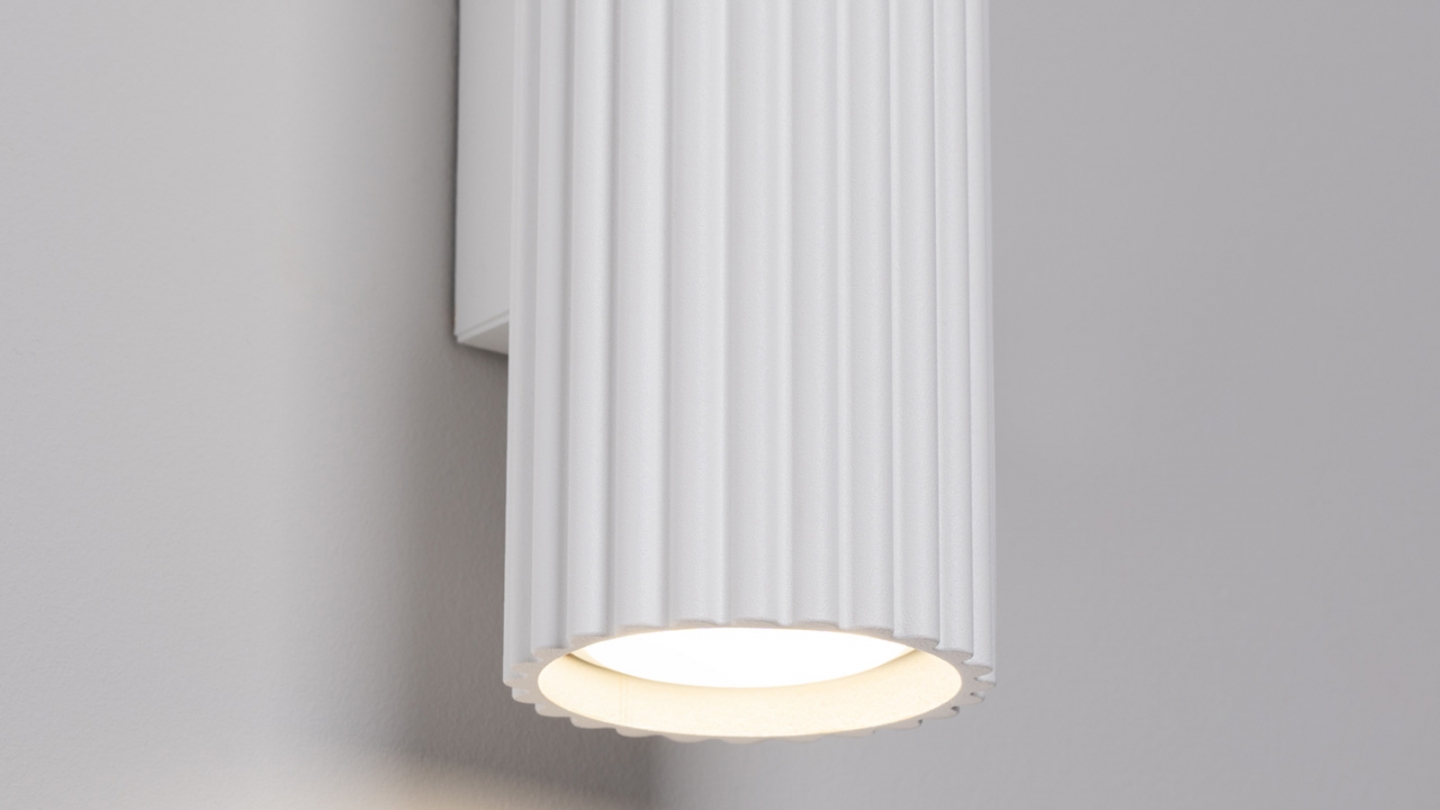 Applique en aluminium cannelé 20 cm blanc - Karbon
