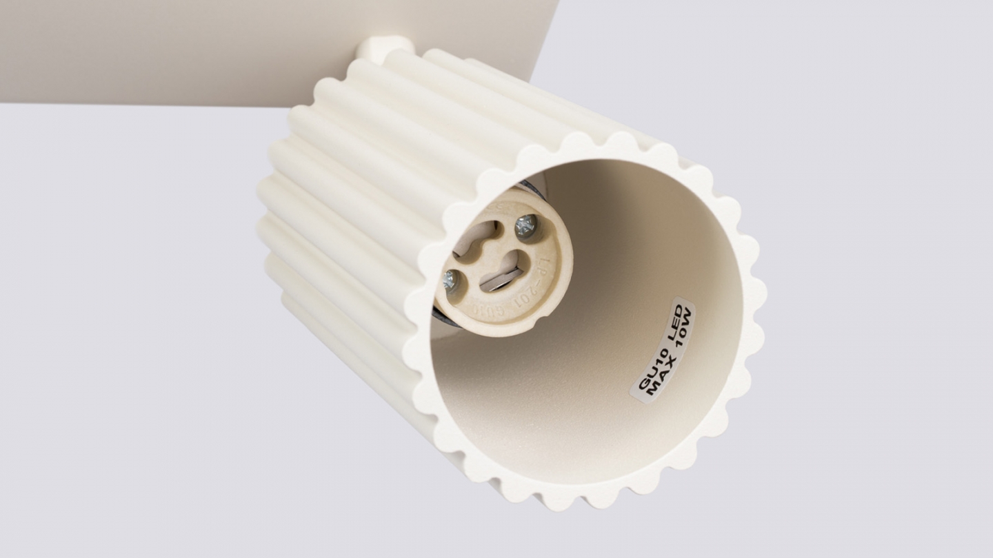 Plafonnier linéaire en aluminium cannelé 2 ampoules beige - Karbon