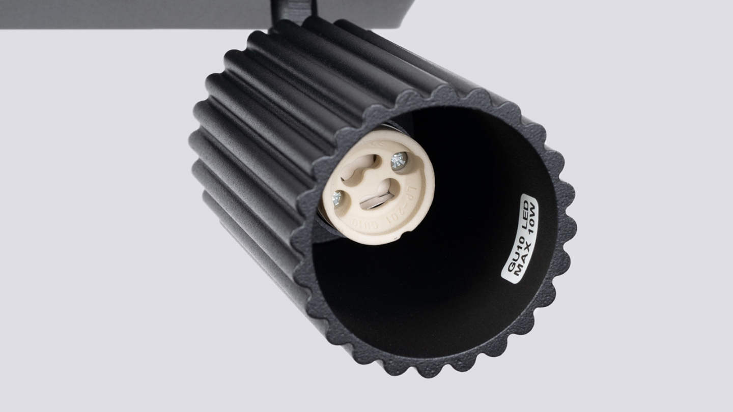 Plafonnier linéaire en aluminium cannelé 2 ampoules noir - Karbon