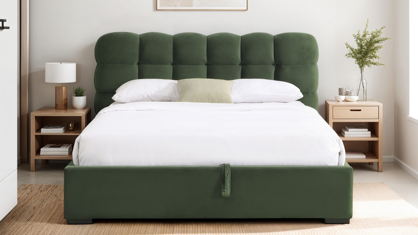 Lit coffre adulte 140x190 cm avec sommier et tête de lit capitonnée en velours vert kaki - Lola Lit coffre adulte 140x190 cm avec sommier et tête de lit capitonnée en velours vert kaki - Lola