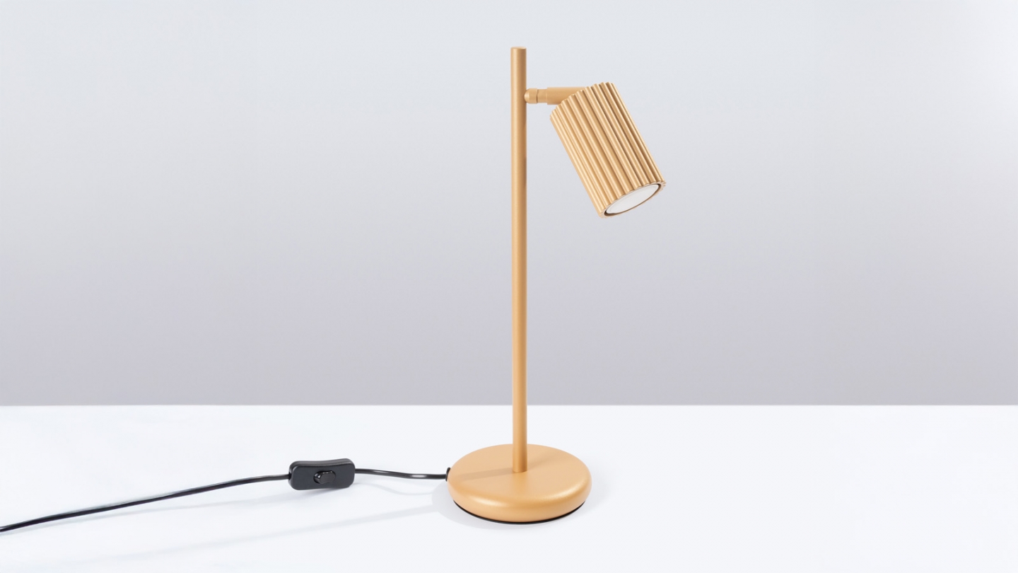 Lampe à poser en aluminium cannelé or - Karbon Lampe à poser en aluminium cannelé or - Karbon