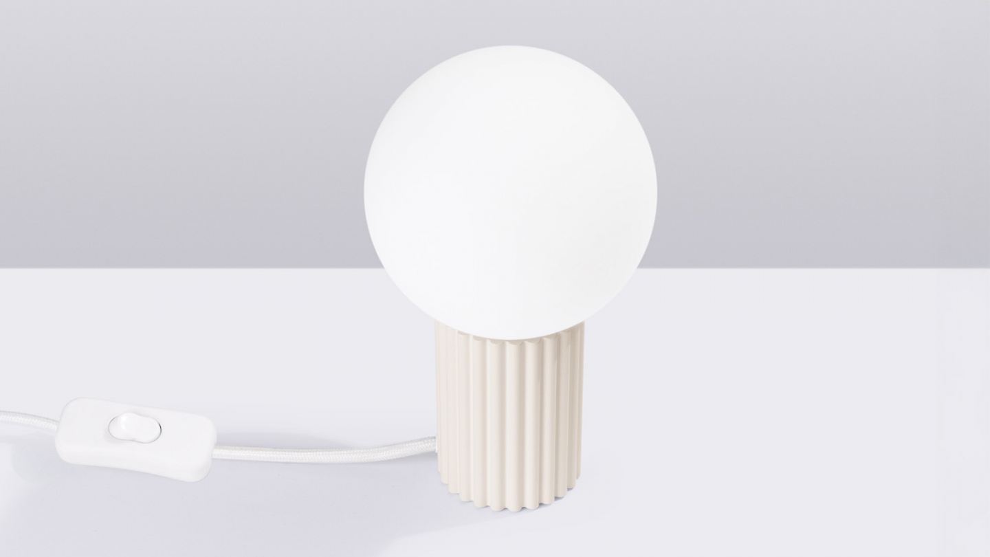 Lampe à poser en aluminium cannelé beige - Halo