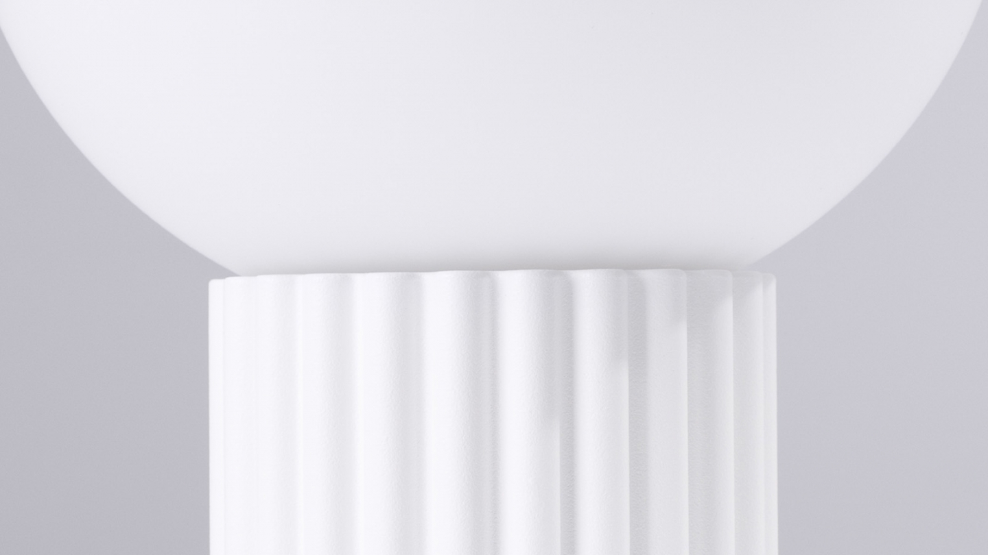 Lampe à poser en aluminium cannelé blanc - Halo Lampe à poser en aluminium cannelé blanc - Halo