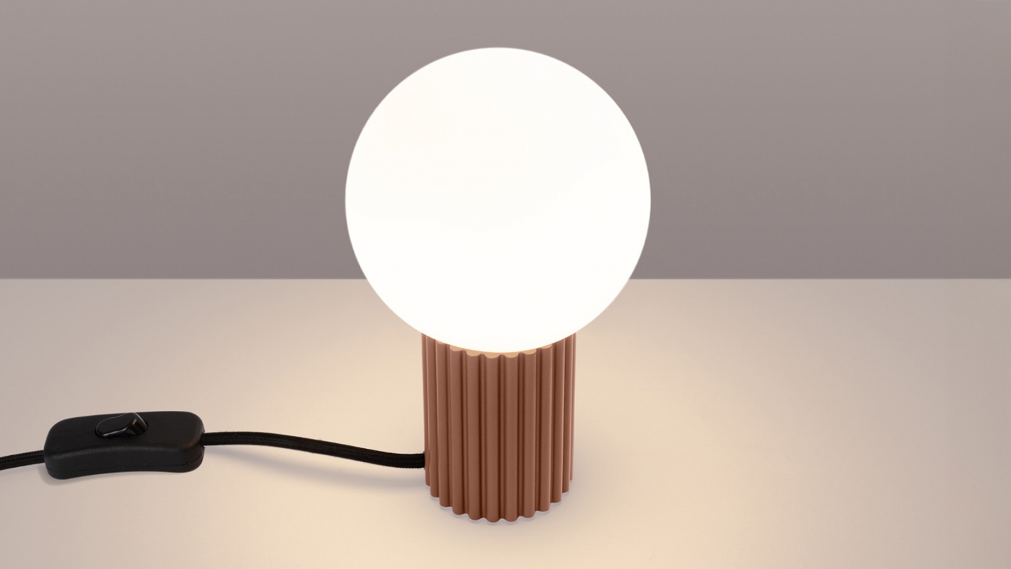 Lampe à poser en aluminium cannelé moka - Halo