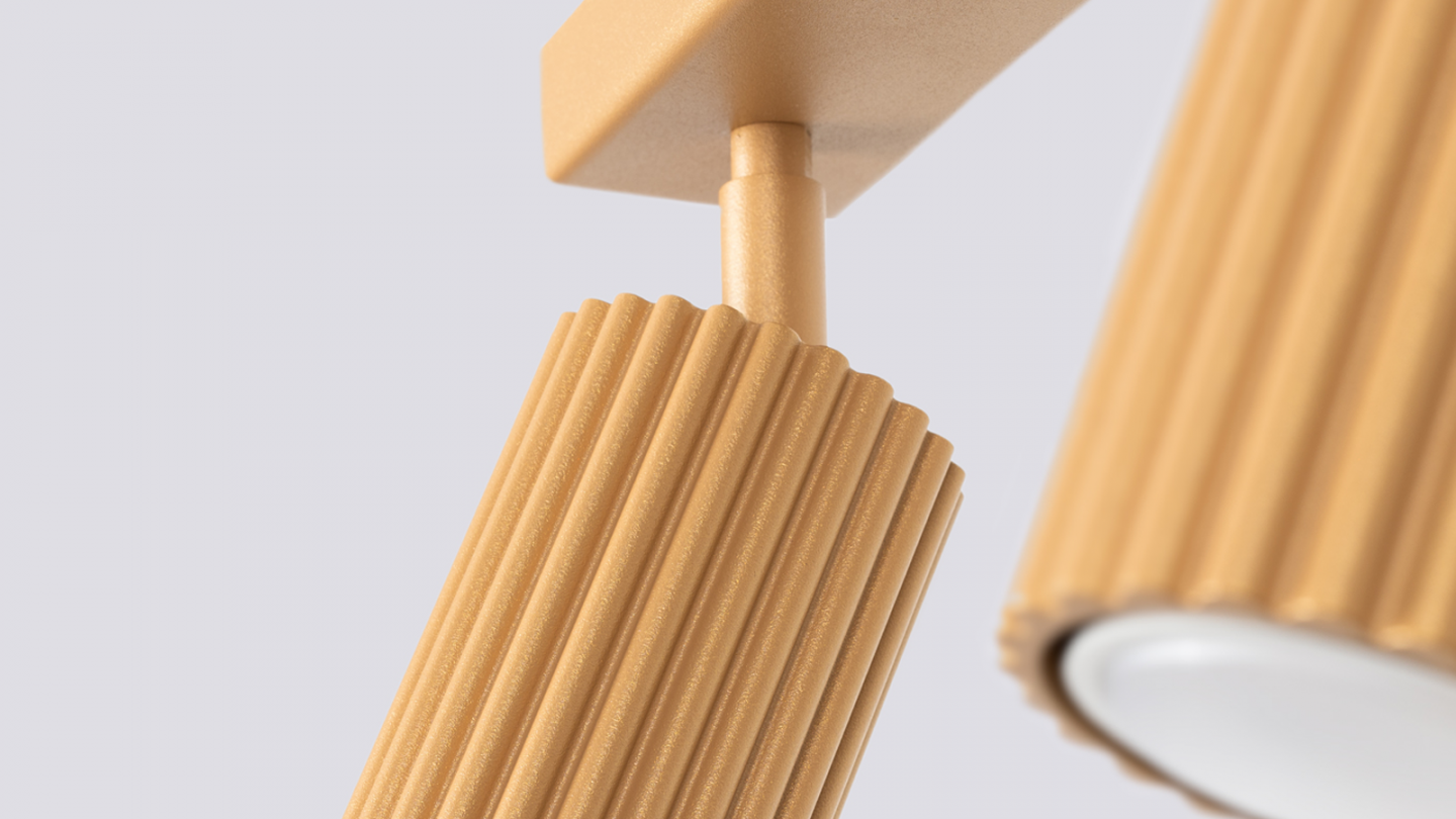 Plafonnier linéaire en aluminium cannelé 3 ampoules or - Karbon Plafonnier linéaire en aluminium cannelé 3 ampoules or - Karbon