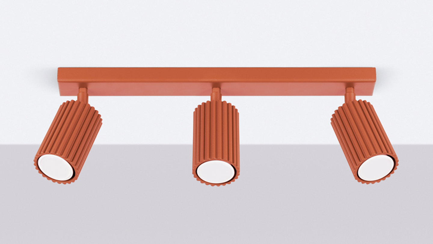 Plafonnier linéaire en aluminium cannelé 3 ampoules terracotta - Karbon Plafonnier linéaire en aluminium cannelé 3 ampoules terracotta - Karbon