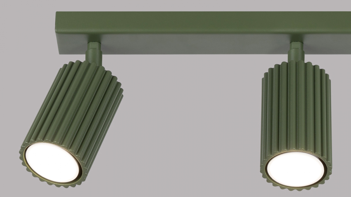 Plafonnier linéaire en aluminium cannelé 3 ampoules vert olive - Karbon Plafonnier linéaire en aluminium cannelé 3 ampoules vert olive - Karbon