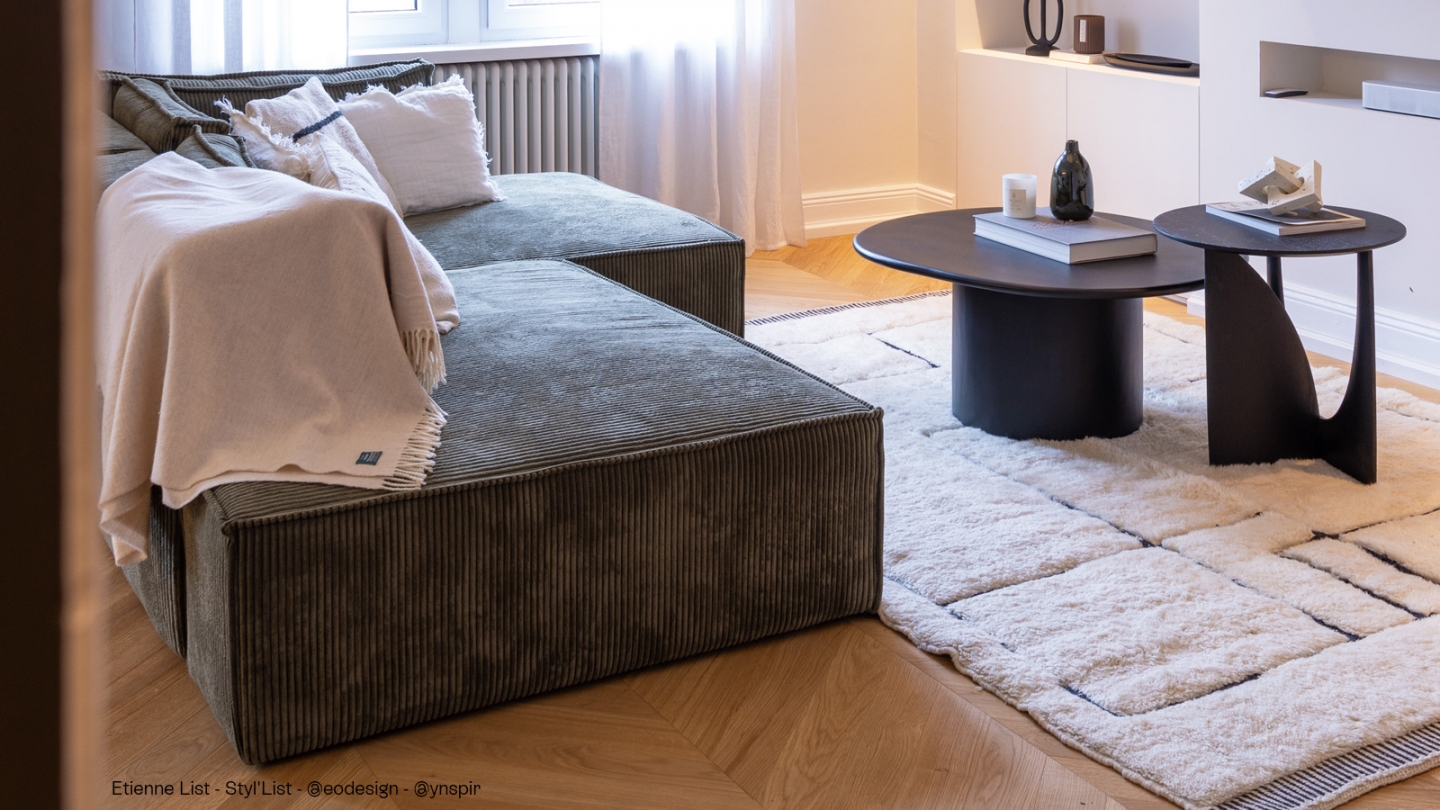 Canapé d'angle à droite convertible 3 places avec coffre de rangement en velours côtelé vert kaki - Barani Canapé d'angle à droite convertible 3 places avec coffre de rangement en velours côtelé vert kaki - Barani