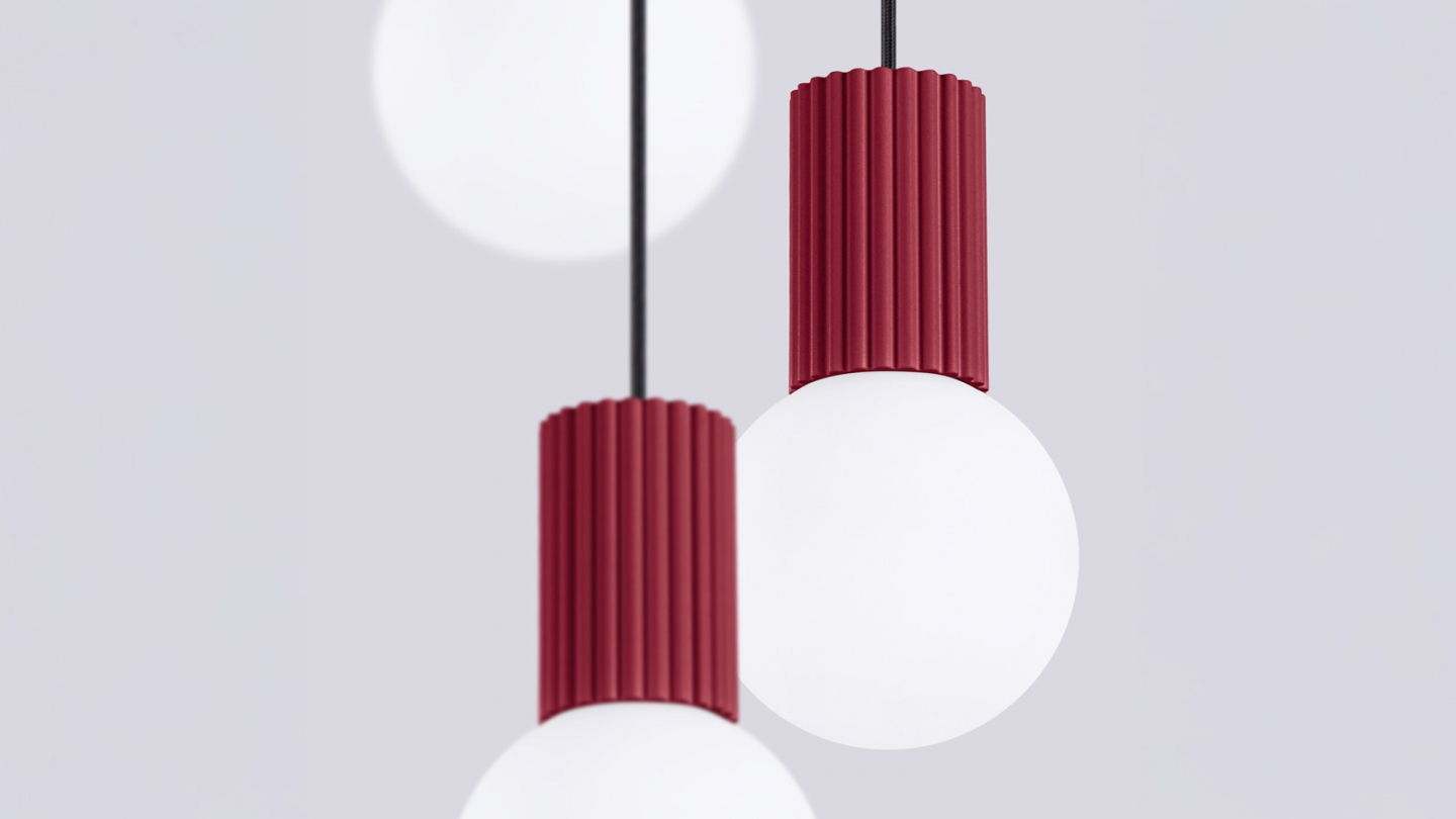 Suspension en aluminium cannelé 3 ampoules bordeaux - Halo