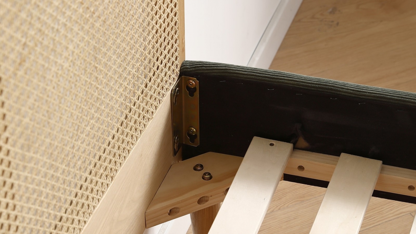 Ensemble Lit adulte 140x190 cm en velours côtelé vert kaki avec tête de lit en cannage Dalia + lot de 2 chevets Bali Ensemble Lit adulte 140x190 cm en velours côtelé vert kaki avec tête de lit en cannage Dalia + lot de 2 chevets Bali