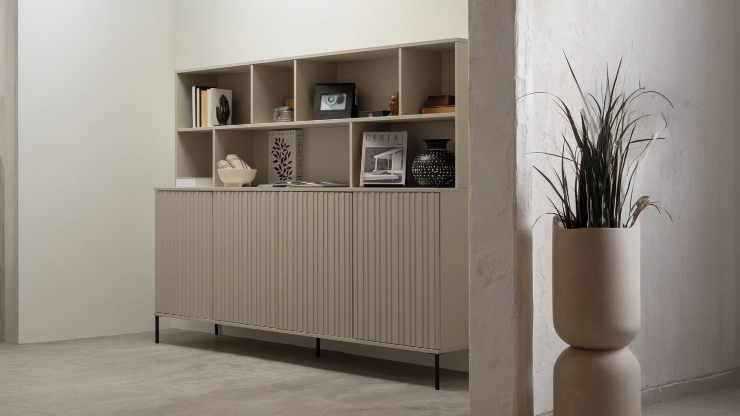 Buffet 4 portes en pin avec piétement métal noir – 200 cm - New Gravure Buffet 4 portes en pin avec piétement métal noir – 200 cm - New Gravure