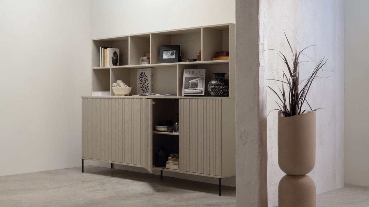 Buffet 4 portes en pin avec piétement métal noir – 200 cm - New Gravure Buffet 4 portes en pin avec piétement métal noir – 200 cm - New Gravure