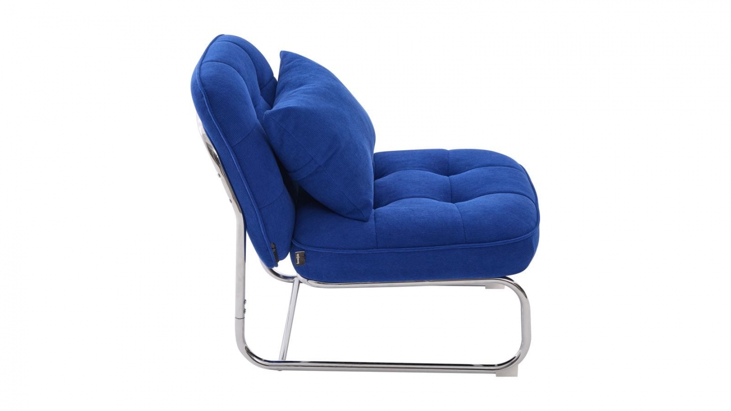 Fauteuil en velours côtelé bleu électrique, piètement chromé - Marvin Fauteuil en velours côtelé bleu électrique, piètement chromé - Marvin
