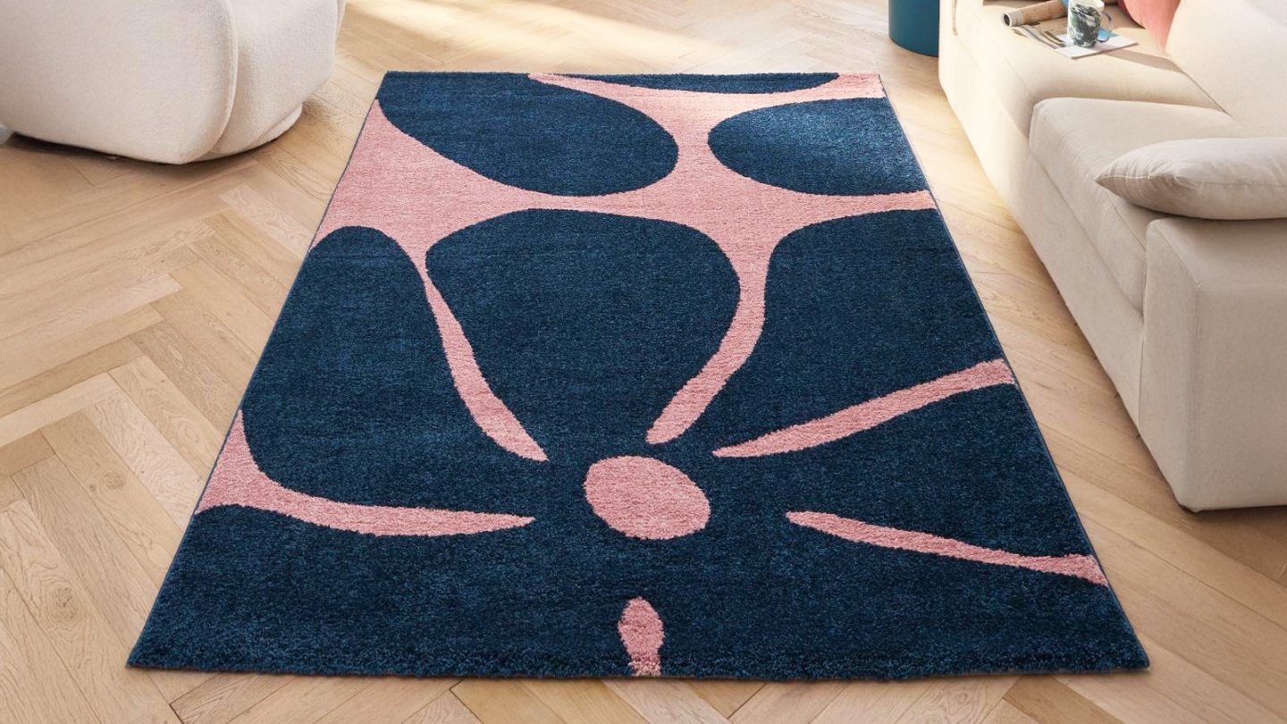 Tapis rétro style année 70 à fleurs bleu 120x160 cm - Bloom Blue Tapis rétro style année 70 à fleurs bleu 120x160 cm - Bloom Blue