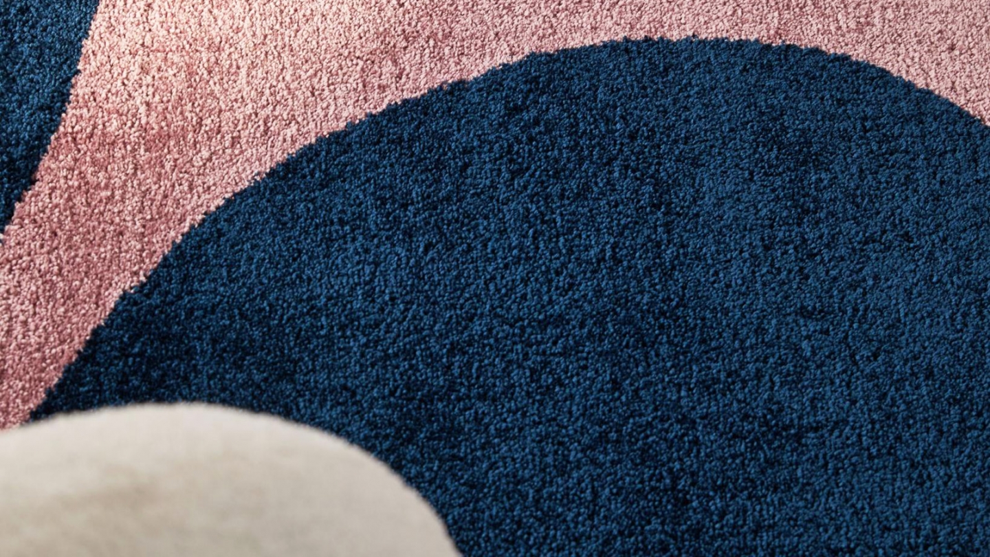 Tapis rétro style année 70 à fleurs bleu 200x280 cm - Bloom Blue Tapis rétro style année 70 à fleurs bleu 200x280 cm - Bloom Blue