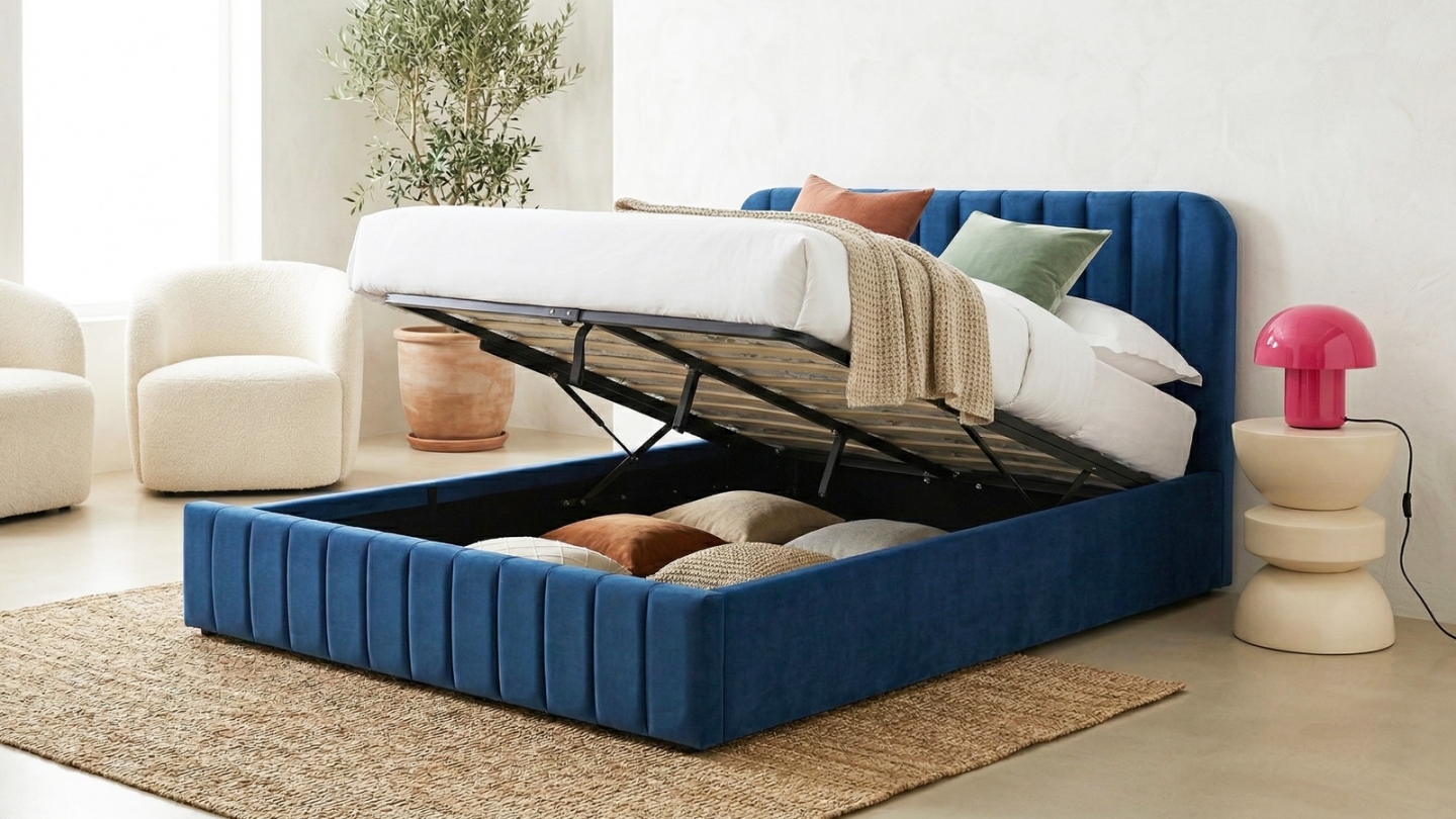 Lit coffre adulte 140x190 cm avec tête de lit capitonnée en velours bleu nuit - Ava Lit coffre adulte 140x190 cm avec tête de lit capitonnée en velours bleu nuit - Ava