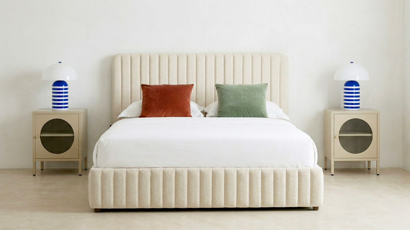 Lit coffre adulte 140x190 cm avec tête de lit capitonnée en tissu chenille beige - Alto Lit coffre adulte 140x190 cm avec tête de lit capitonnée en tissu chenille beige - Alto