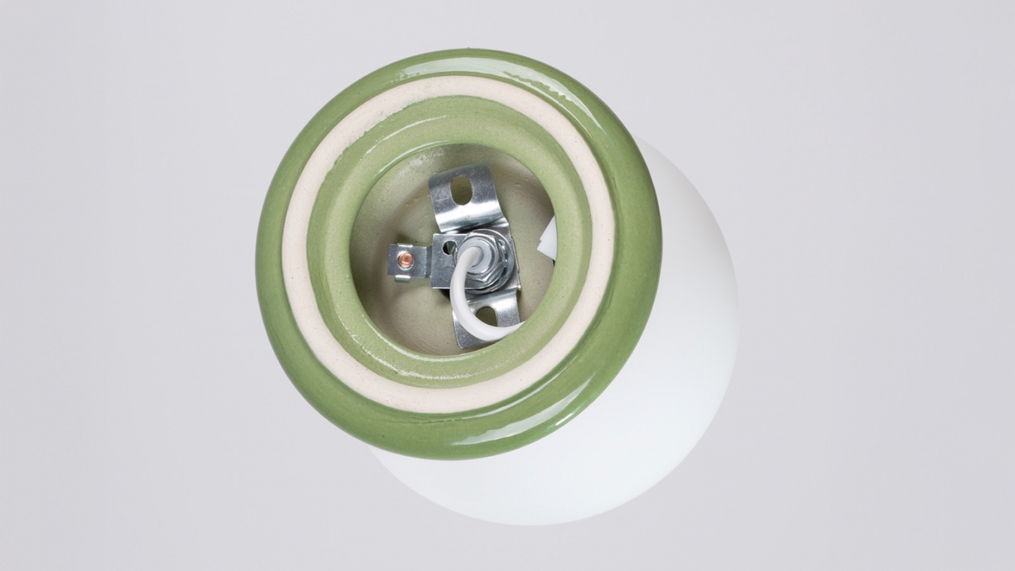 Applique murale en céramique vert et globe en verre - Zori Applique murale en céramique vert et globe en verre - Zori