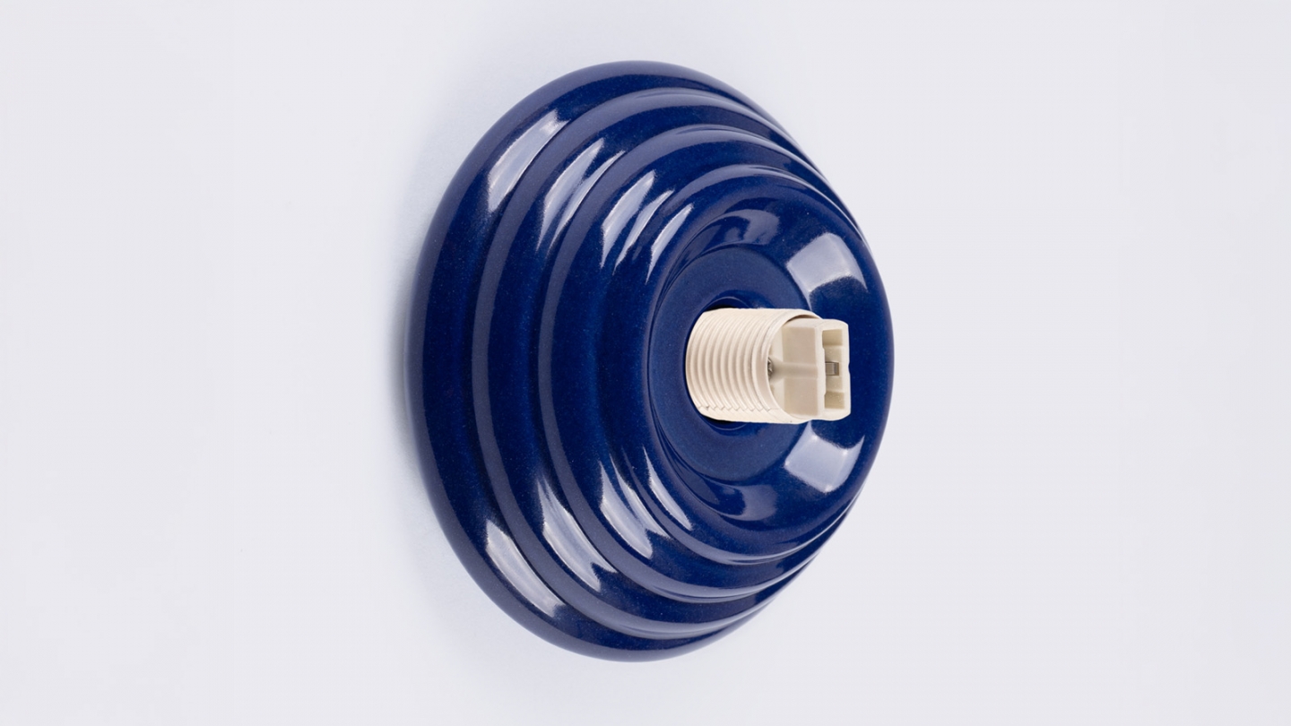 Applique murale en céramique bleu et globe en verre - Zori Applique murale en céramique bleu et globe en verre - Zori