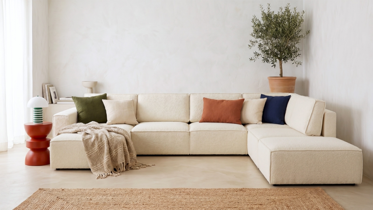 Canapé d'angle à droite panoramique convertible modulable 8 places avec pouf en tissu bouclé écru - Harper Mod Canapé d'angle à droite panoramique convertible modulable 8 places avec pouf en tissu bouclé écru - Harper Mod