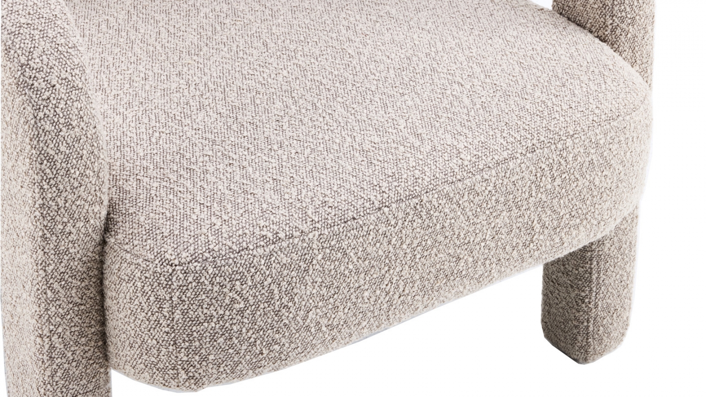 Fauteuil en bois et tissu bouclé taupe - Niko Fauteuil en bois et tissu bouclé taupe - Niko