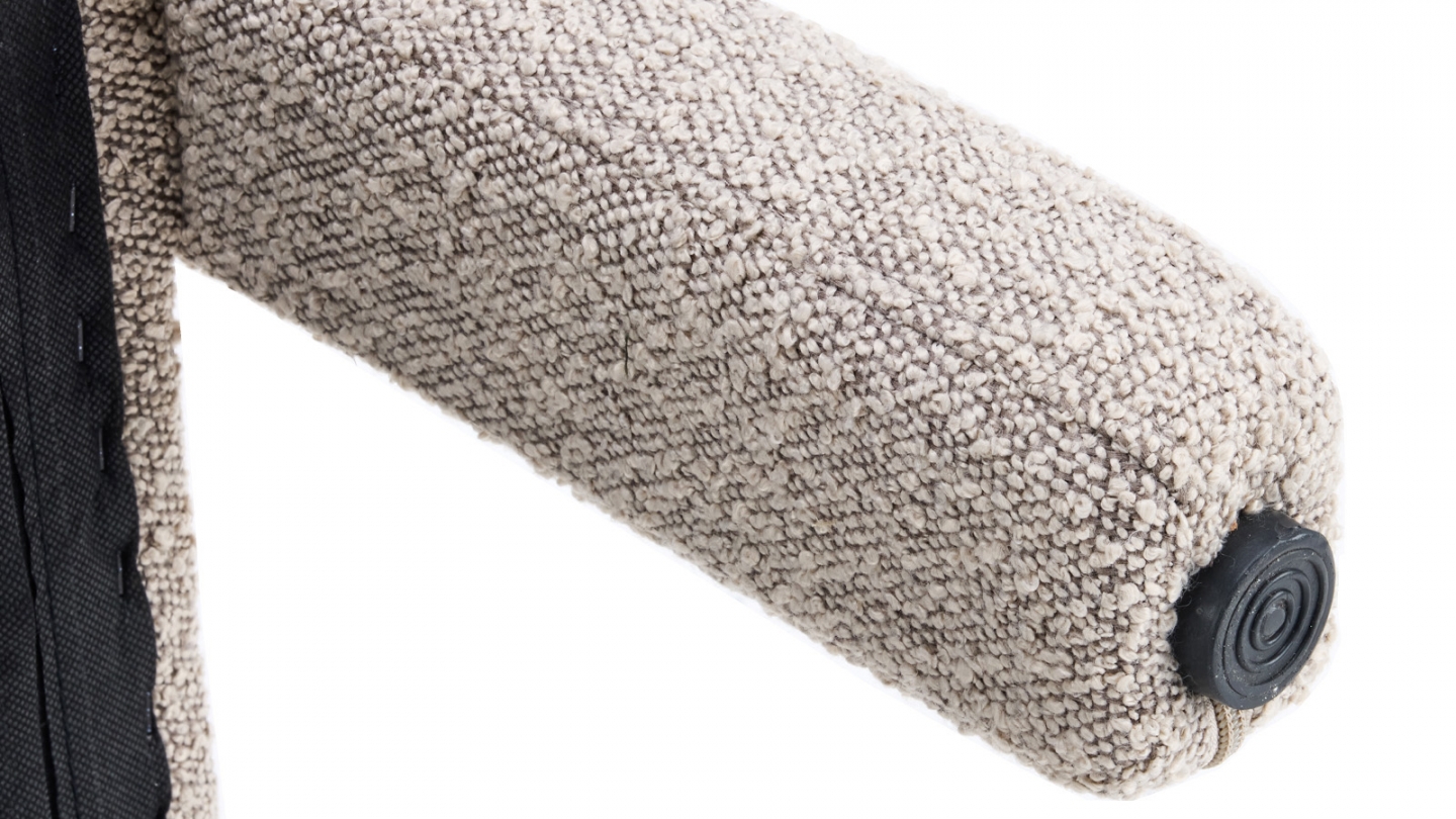Fauteuil en bois et tissu bouclé taupe - Niko Fauteuil en bois et tissu bouclé taupe - Niko