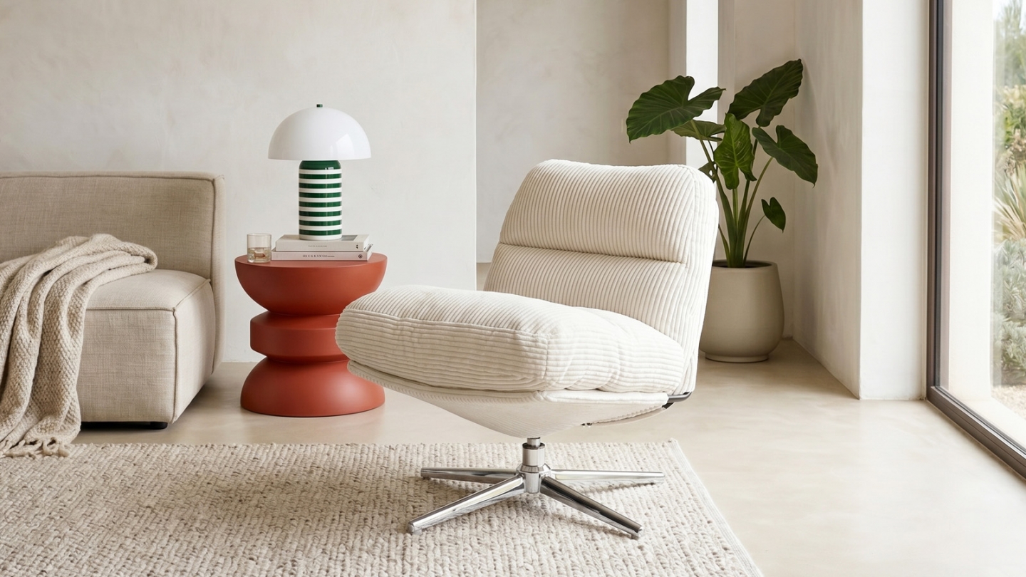 Fauteuil pivotant en velours cotelé beige et piètement chromé - Julia Fauteuil pivotant en velours cotelé beige et piètement chromé - Julia